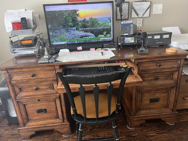 W5BBP Scooter superb shack set-up